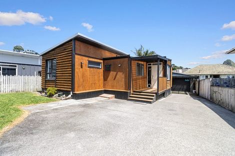 Photo of property in 30 Pioneer Road, Moturoa, New Plymouth, 4310