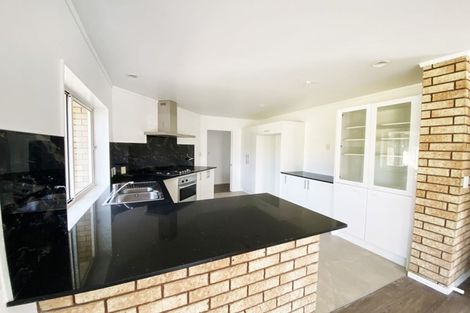 Photo of property in 14 Caldbeck Rise, Northpark, Auckland, 2013