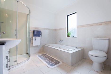 Photo of property in 64 Rising Parade, Fairview Heights, Auckland, 0632