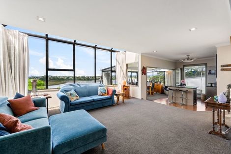 Photo of property in 19 Constable Lane, West Harbour, Auckland, 0618