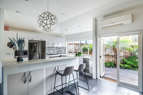 Photo of property in 17 Calypso Way, Unsworth Heights, Auckland, 0632