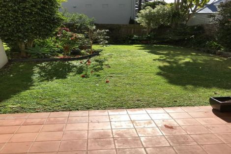 Photo of property in 8e Arotau Place, Grafton, Auckland, 1023