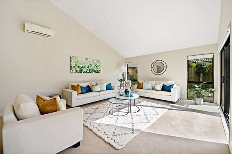 Photo of property in 25 Erne Crescent, East Tamaki, Auckland, 2016