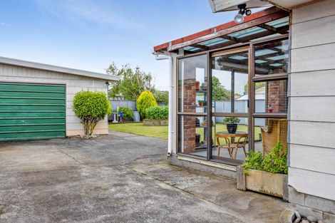 Photo of property in 18 Kamahi Avenue, Hawera, 4610