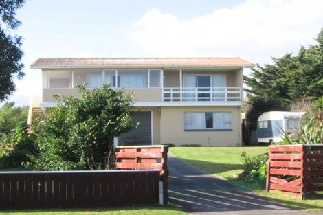 Photo of property in 13 Eruini Street, Waikanae Beach, Waikanae, 5036