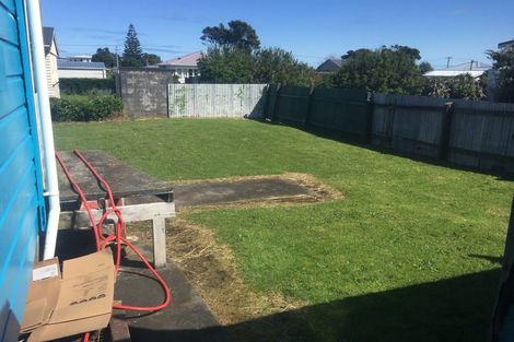 Photo of property in 102 Tasman Street, Opunake, 4616