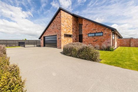 Photo of property in 44 Silver Peaks Drive, West Melton, 7618