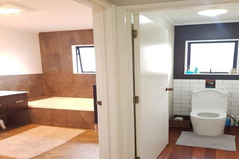 Photo of property in 2/20 Kamara Road, Glen Eden, Auckland, 0602