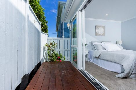 Photo of property in 7b Garadice Road, Rothesay Bay, Auckland, 0630