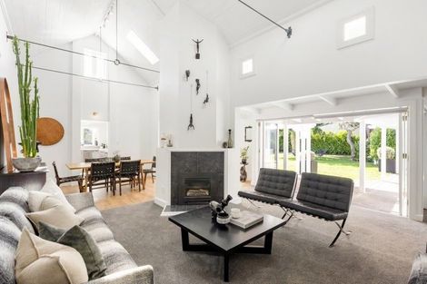 Photo of property in 46 Williams Street, Cambridge, 3434