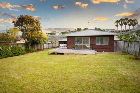 Photo of property in 21 Robinia Place, Snells Beach, 0920