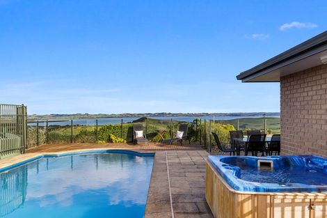 Photo of property in 215 Oyster Point Road, Kaukapakapa, Warkworth, 0984