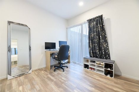 Photo of property in 17d Crosby Road, West Harbour, Auckland, 0618