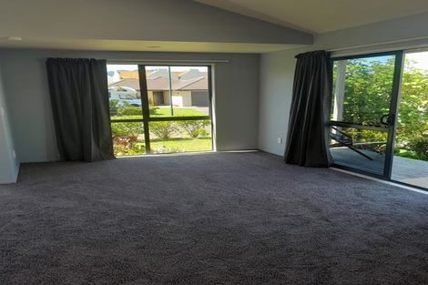 Photo of property in 25 Bermuda Place, One Tree Point, 0118