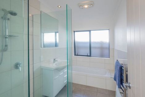 Photo of property in 4 Barry Curtis Place, Levin, 5510