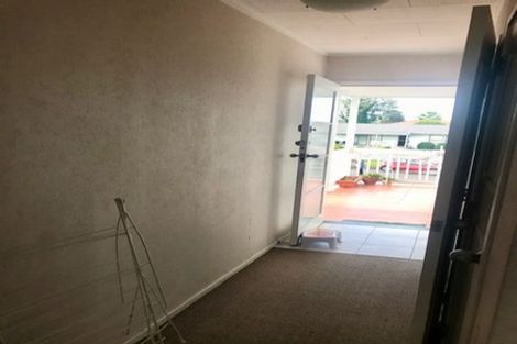 Photo of property in 18 Foyle Place, Glendene, Auckland, 0602