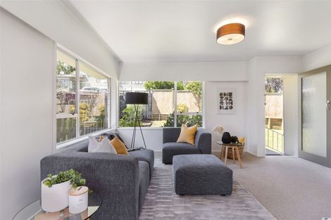 Photo of property in 2/79 Moore Street, Hillcrest, Auckland, 0627