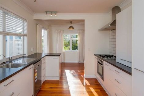 Photo of property in 180 Te Moana Road, Waikanae, 5036