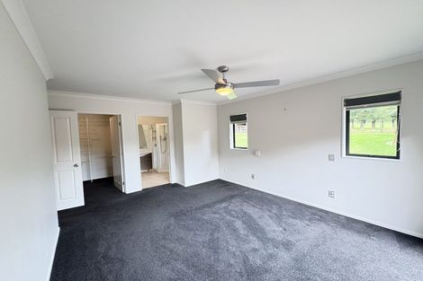 Photo of property in 30 Foster Road, Kumeu, 0891