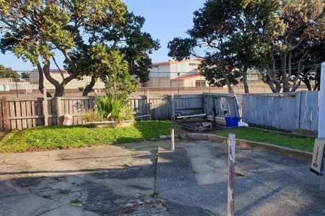 Photo of property in 214 Coutts Street, Rongotai, Wellington, 6022