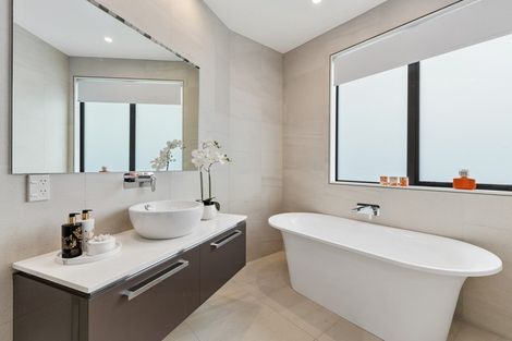 Photo of property in 4c Beach Road, Castor Bay, Auckland, 0620