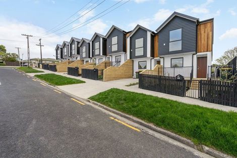 Photo of property in 1/2 Windermere Crescent, Blockhouse Bay, Auckland, 0600