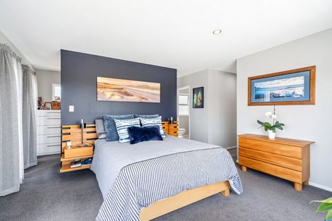 Photo of property in 5 Waitemata Drive, One Tree Point, 0118