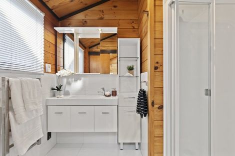 Photo of property in 5 Sunshine Place, Papakura, 2110