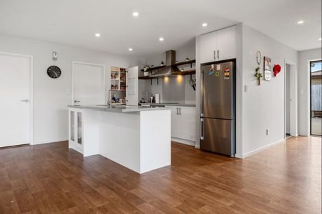 Photo of property in 15a Frederick Place, Whalers Gate, New Plymouth, 4310