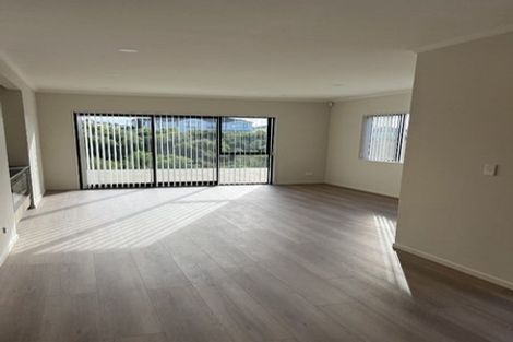 Photo of property in 28 Ballyalton Crescent, Flat Bush, 2019