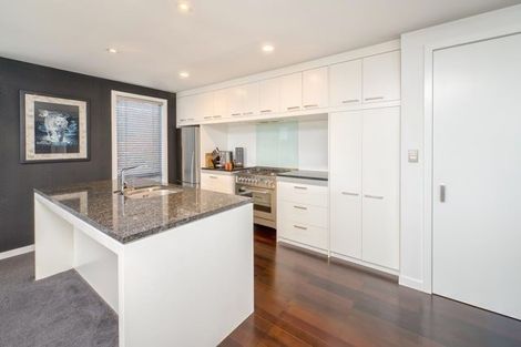Photo of property in 100 Lake Road, Northcote, Auckland, 0627