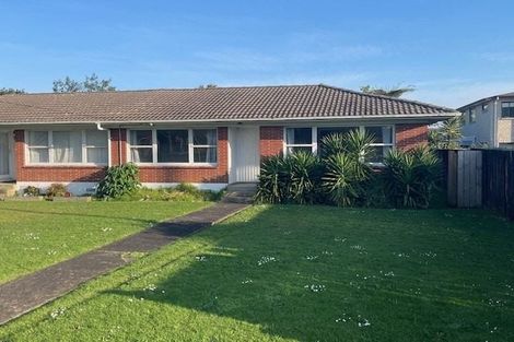 Photo of property in 2/468 Swanson Road, Ranui, Auckland, 0612