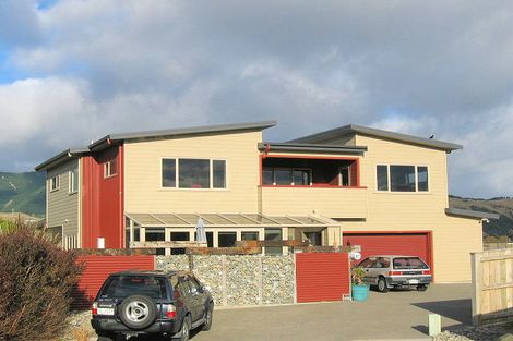 Photo of property in 61 Quadrant Heights, Paraparaumu, 5032