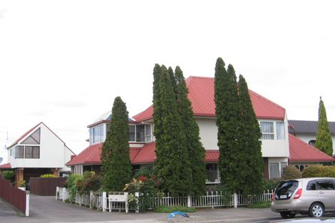 Photo of property in 230 Devonport Road, Tauranga, 3110