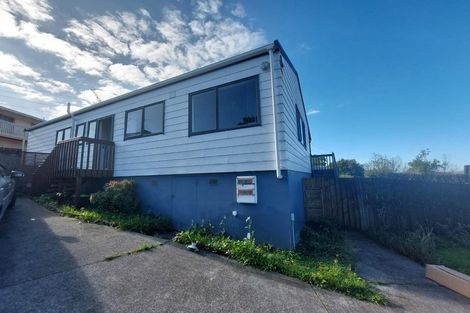 Photo of property in 10 Loughanure Place, Massey, Auckland, 0614