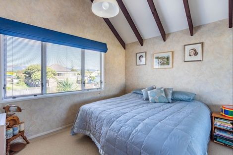 Photo of property in 113 Field Way, Waikanae Beach, Waikanae, 5036