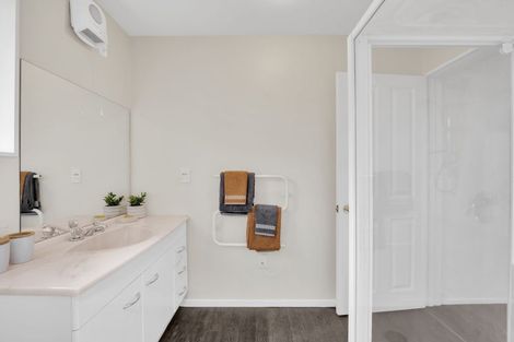 Photo of property in 3 Rosefield Lane, Northcote, Christchurch, 8052