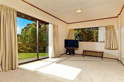 Photo of property in 4 Honeysuckle Lane, Mairangi Bay, Auckland, 0630