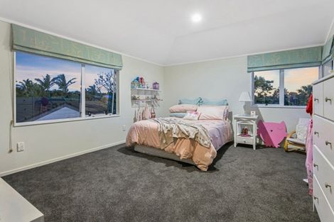 Photo of property in 16 Waipuia Place, Greenhithe, Auckland, 0632