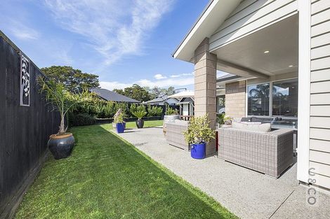 Photo of property in 8 Larmer Drive, Kumeu, 0810