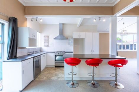 Photo of property in 46 Ross Street, Woodville, 4920