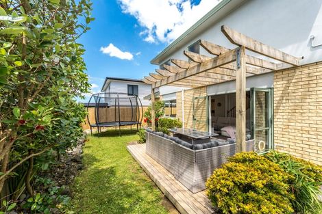 Photo of property in 33 Woodford Avenue, Henderson, Auckland, 0610
