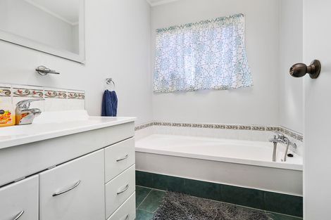 Photo of property in 1/62 Savoy Road, Glen Eden, Auckland, 0602