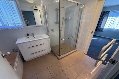 Photo of property in 3 Rosemead Place, Randwick Park, Auckland, 2105