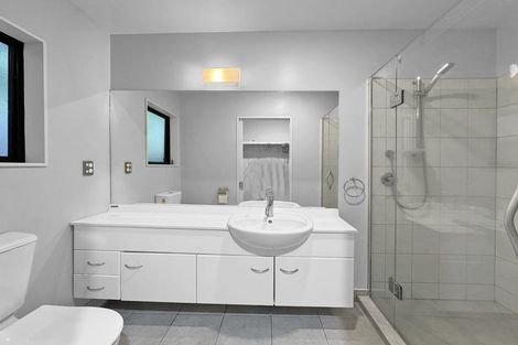 Photo of property in 5 Bank Road, Northland, Wellington, 6012