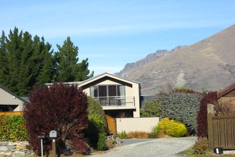 Photo of property in 5 Redwood Court, Kelvin Heights, Queenstown, 9300