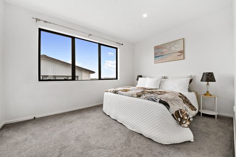 Photo of property in 38b Mcwhirters Farm Lane, Massey, Auckland, 0614
