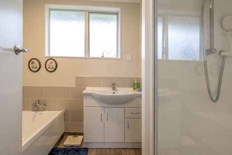 Photo of property in 17 Strathmore Avenue, Levin, 5510