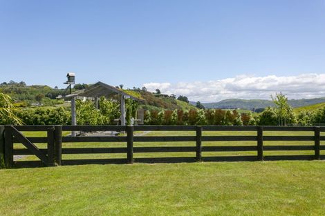 Photo of property in 71 Loch Views Road, Acacia Bay, Taupo, 3385