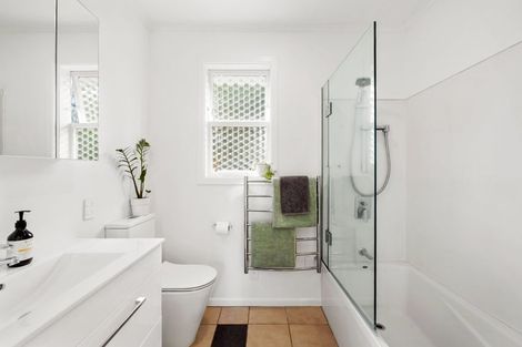 Photo of property in 2/300 Rangatira Road, Beach Haven, Auckland, 0626